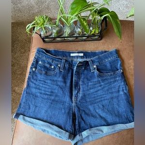 Levi’s mid length shorts dark blue Sz 31